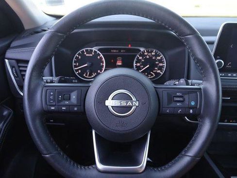 Used 2024 Nissan Rogue SV w/ SV Premium Package FWD image 12