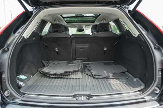 Certified 2023 Volvo XC60 B5 Plus w/ Climate Package AWD/4WD image 12