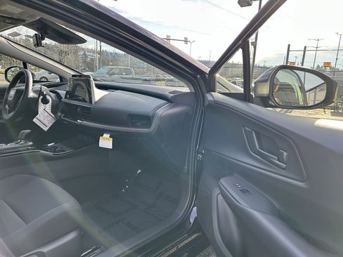 New 2026 Toyota Prius SE image 15