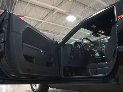 Used 2009 Dodge Challenger R/T RWD image 36