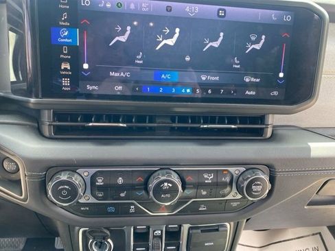 Used 2024 Jeep Wrangler Unlimited Sahara AWD/4WD image 16