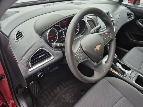 Used 2019 Chevrolet Cruze LT image 21