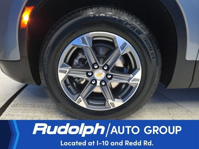 Used 2025 Chevrolet Blazer LT FWD image 9