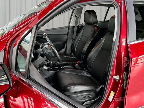 Used 2020 Chevrolet Trax LT w/ Driver Confidence Package AWD/4WD image 20