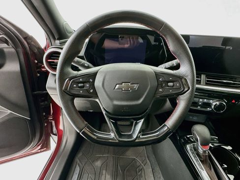 Used 2024 Chevrolet Trax RS w/ Sunroof Package FWD image 12