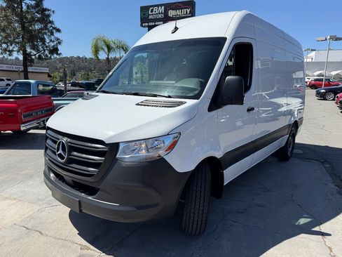 Used 2024 Mercedes-Benz Sprinter 2500 image 7