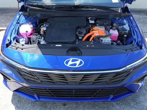 Used 2025 Hyundai Elantra SEL FWD image 7