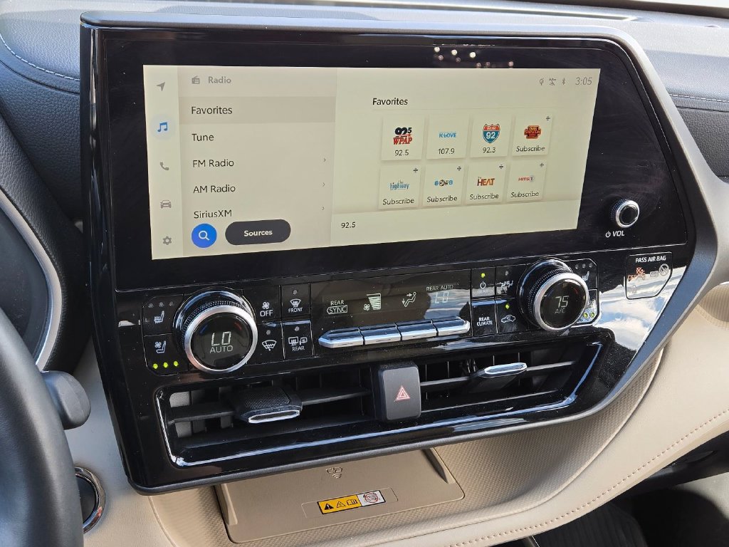 Used 2023 Toyota Highlander Limited FWD image 28