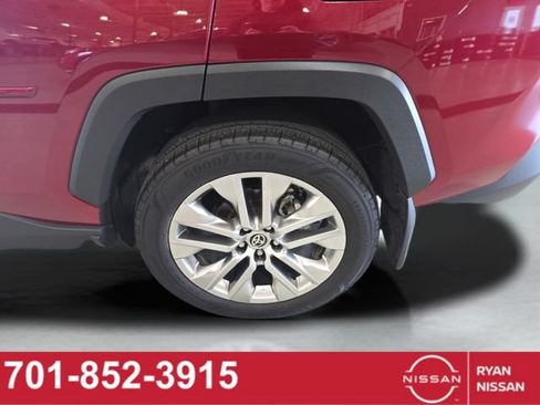Used 2021 Toyota RAV4 XLE Premium AWD/4WD image 22