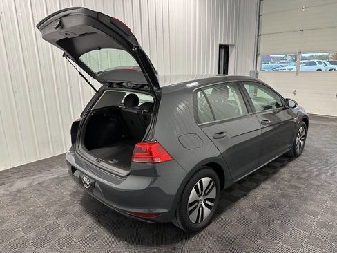 Used 2016 Volkswagen e-Golf SE w/ DC Fast Charging Package image 11
