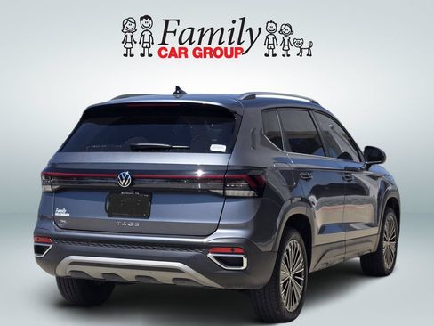 Used 2025 Volkswagen Taos SE FWD image 4