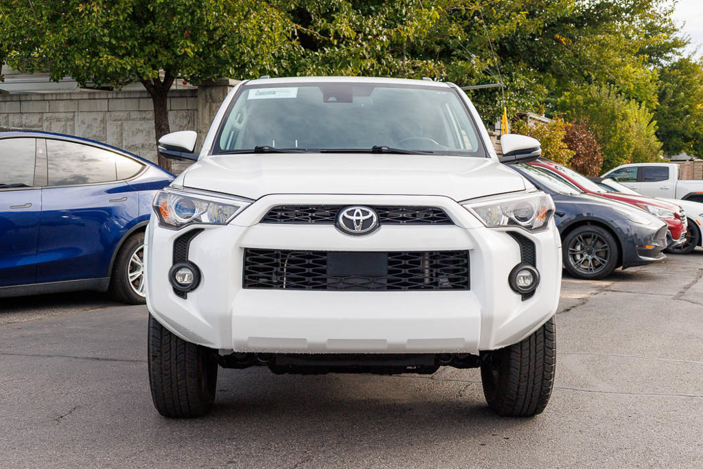 Used 2021 Toyota 4Runner SR5 Premium w/ Moonroof Package AWD/4WD image 11
