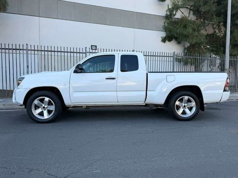 Used 2015 Toyota Tacoma 2WD Access Cab w/ SR5 Package image 4