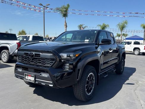 New 2026 Toyota Tacoma TRD Off-Road w/ TRD Off Road Premium Package AWD/4WD image 4