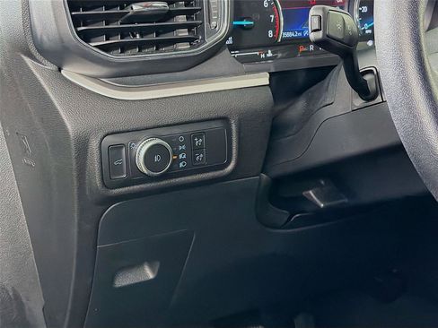 Used 2022 Ford Explorer XLT w/ Equipment Group 202A image 10