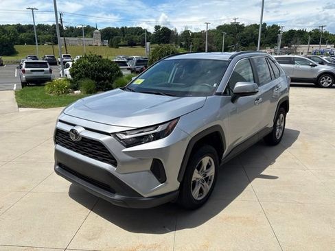 Used 2025 Toyota RAV4 XLE AWD/4WD image 3
