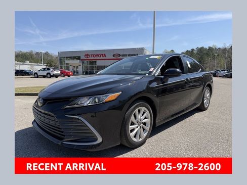 Used 2023 Toyota Camry LE image 1