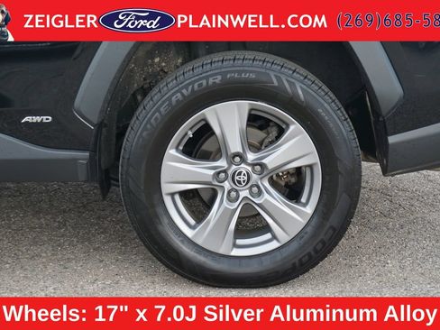 Used 2023 Toyota RAV4 LE AWD/4WD image 9