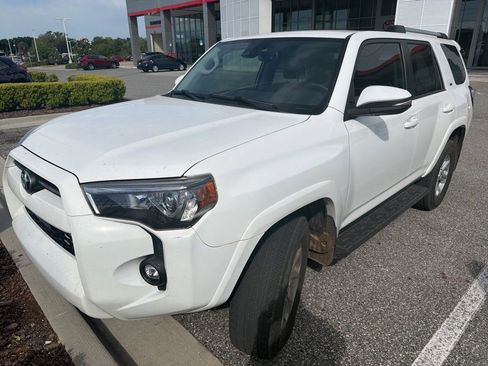 Used 2021 Toyota 4Runner SR5 Premium AWD/4WD image 2