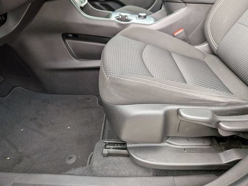 Used 2023 GMC Terrain SLE FWD image 15