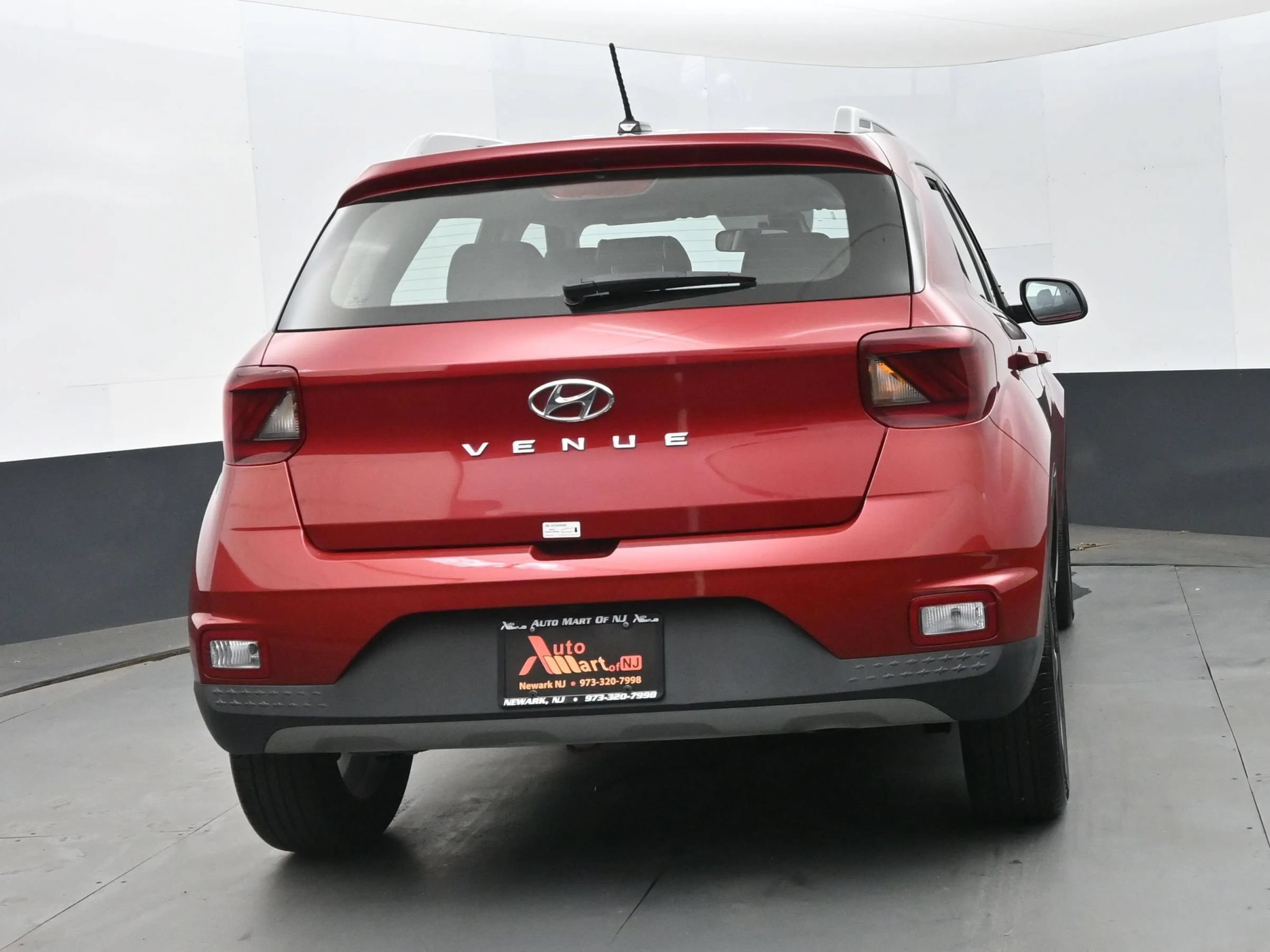 Used 2025 Hyundai Venue Limited FWD image 8