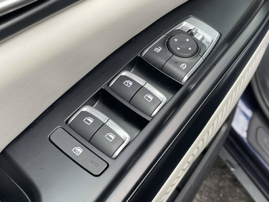 Used 2024 Kia Carnival LX FWD image 15