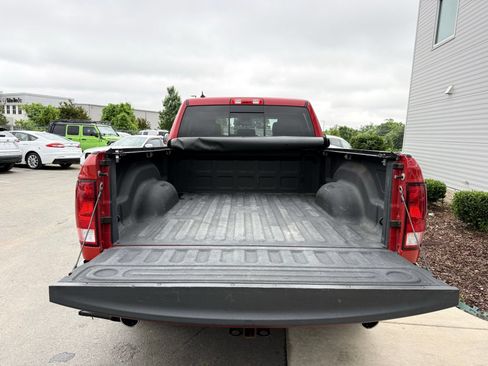 Used 2018 RAM 1500 SLT AWD/4WD image 46