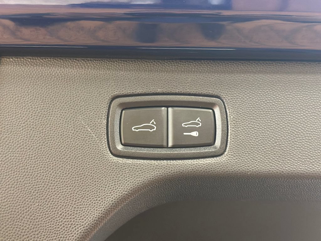 Used 2024 Porsche Macan 4 Electric w/ Premium Package AWD/4WD image 26
