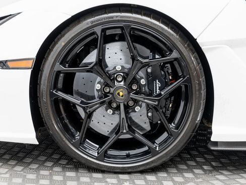 Used 2024 Lamborghini Revuelto image 8