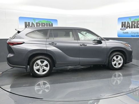 Used 2024 Toyota Highlander LE image 6
