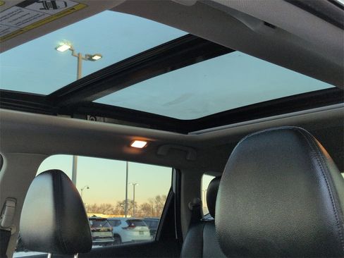 Used 2020 Nissan Rogue SL w/ Premium Package image 15