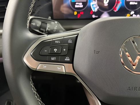 New 2025 Volkswagen Tiguan SE image 13