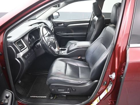 Used 2017 Toyota Highlander XLE AWD/4WD image 9