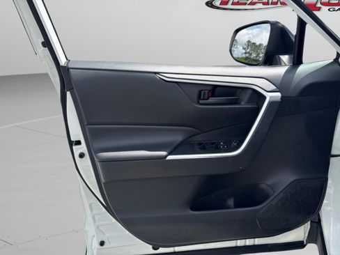 Certified 2025 Toyota RAV4 LE FWD image 22