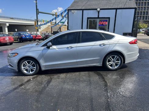 Used 2018 Ford Fusion SE w/ Fusion SE Technology Package FWD image 1