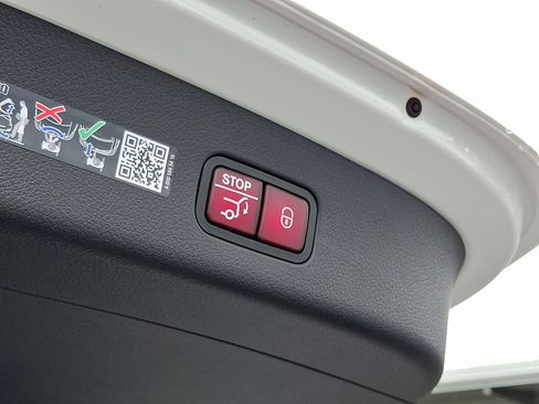 Used 2026 Mercedes-Benz GLC 300 GLC 300 image 9