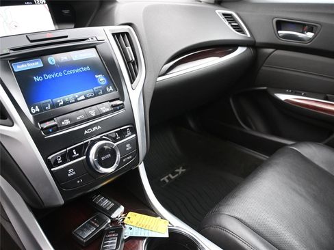 Used 2016 Acura TLX V6 SH-AWD w/ Advance Package image 4