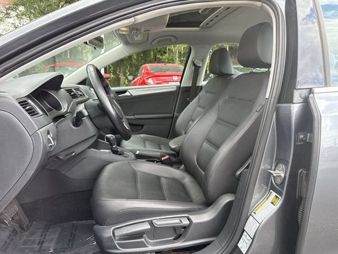 Used 2018 Volkswagen Jetta SE FWD image 13
