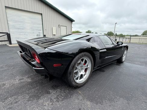 Used 2005 Ford GT RWD image 12