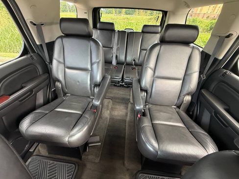Used 2007 Cadillac Escalade AWD w/ Information Package image 13