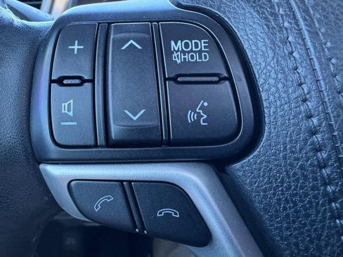 Used 2018 Toyota Highlander image 18