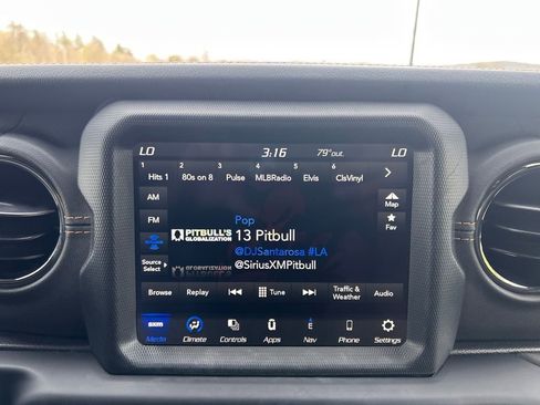 Used 2022 Jeep Wrangler Unlimited Sahara image 26