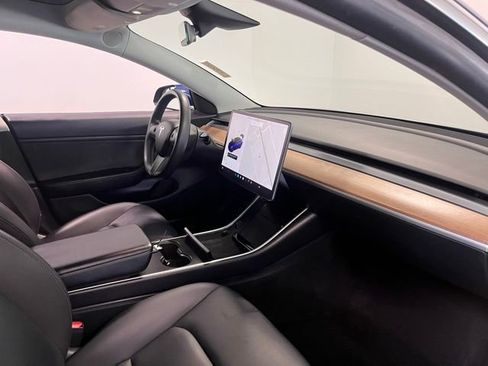 Used 2019 Tesla Model 3 Standard Range Plus image 11