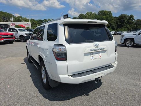 Used 2018 Toyota 4Runner SR5 AWD/4WD image 5