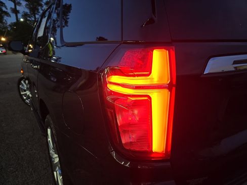Used 2022 Chevrolet Tahoe LT w/ Luxury Package AWD/4WD image 34
