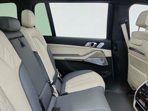 Used 2024 BMW X7 M60i w/ Executive Package image 25