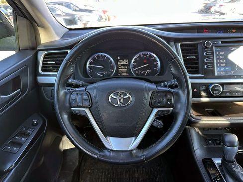 Used 2019 Toyota Highlander XLE image 13