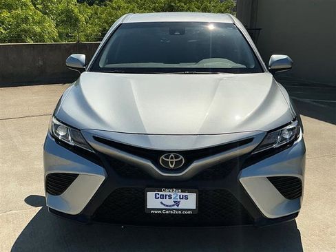 Used 2018 Toyota Camry SE FWD image 11