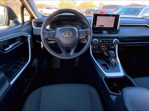 Used 2025 Toyota RAV4 XLE image 6