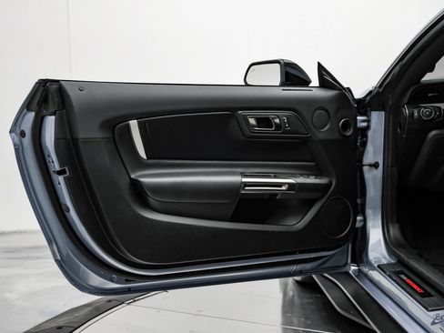 Used 2022 Ford Mustang Shelby GT500 w/ Carbon Fiber Track Pack RWD image 92